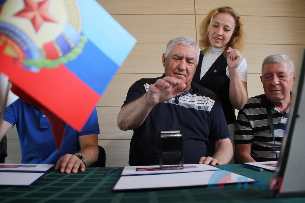 1000wm (2).jpg 1000wm (2).jpg